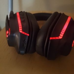 LOGITECH ARTEMIS SPECTRUM WIRELESS GAMING HEADSET!!!! BRAND NEWWWWW!!!